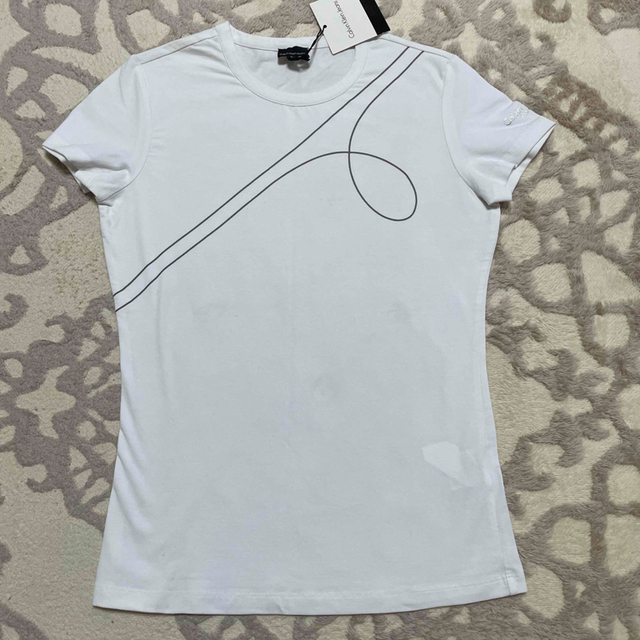 Calvin Klein(カルバンクライン)の新品　カルバンクラインTシャツ レディースのトップス(Tシャツ(半袖/袖なし))の商品写真