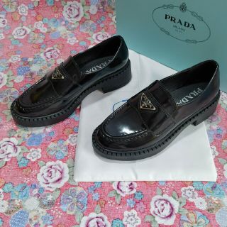 プラダ ローファー/革靴(レディース)の通販 700点以上 | PRADAの