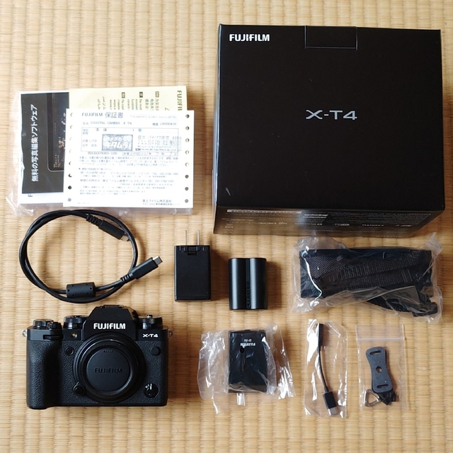 【美品】X-T4 ボディ　FUJIFILM 富士フイルム スマホ/家電/カメラのカメラ(ミラーレス一眼)の商品写真