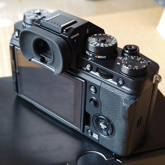 【美品】X-T4 ボディ　FUJIFILM 富士フイルム スマホ/家電/カメラのカメラ(ミラーレス一眼)の商品写真