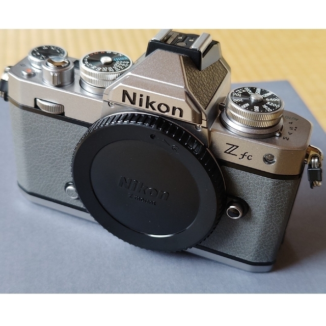 【美品】Nikon Z-fc　ボディ スマホ/家電/カメラのカメラ(ミラーレス一眼)の商品写真