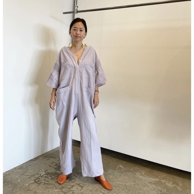 KiiRA(キーラ)のkiira smocking jump suits off white 新品 レディースのパンツ(オールインワン)の商品写真