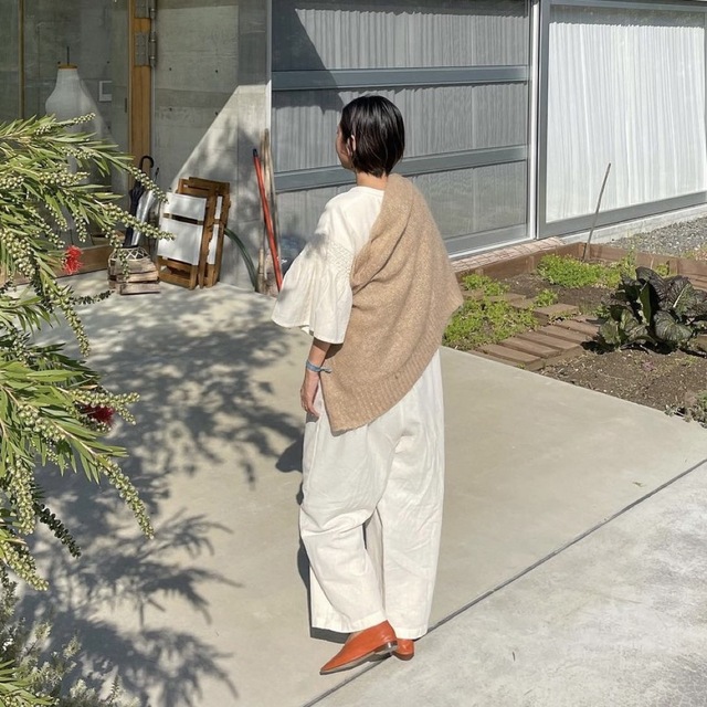 KiiRA(キーラ)のkiira smocking jump suits off white 新品 レディースのパンツ(オールインワン)の商品写真