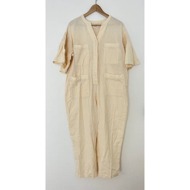 KiiRA(キーラ)のkiira smocking jump suits off white 新品 レディースのパンツ(オールインワン)の商品写真