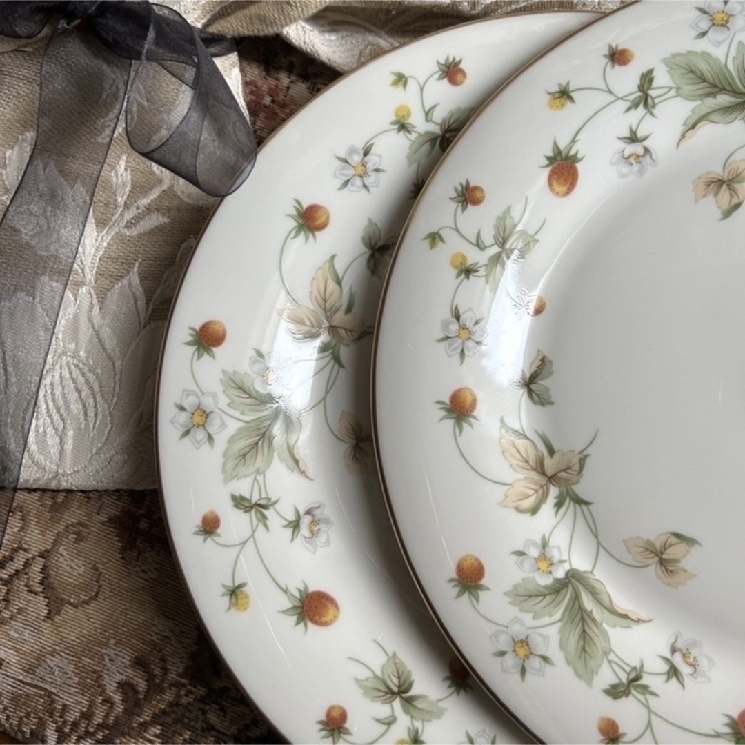 Royal Doulton - 英国製 Royal Doulton Strawberry Cream ディナー皿の