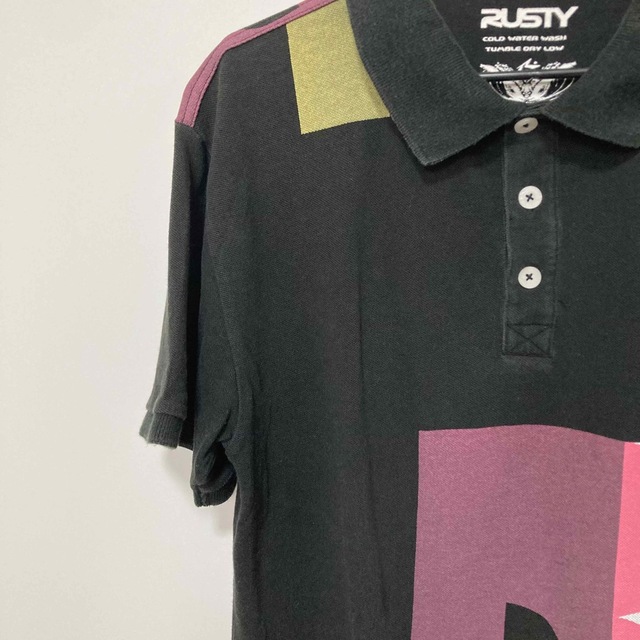 RUSTY(ラスティ)のRUSTY ビッグロゴ　ポロシャツ　黒 メンズのトップス(ポロシャツ)の商品写真