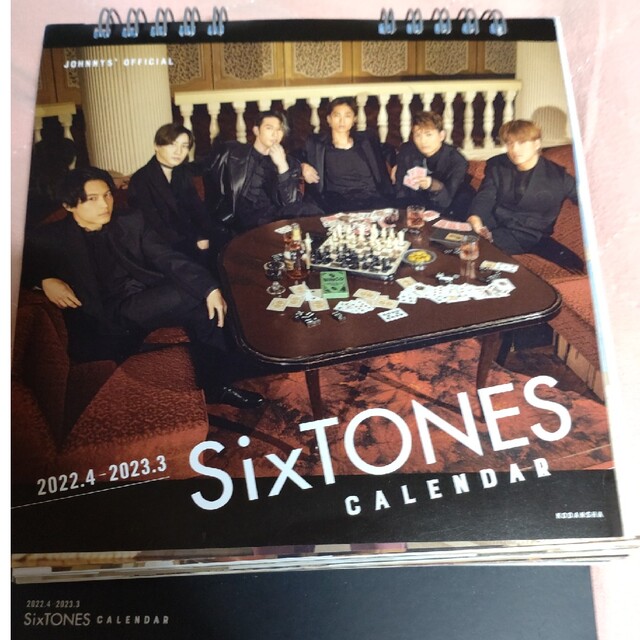 SixTONES 2022.4-2023.3オフィシャルカレンダー エンタメ/ホビーのタレントグッズ(アイドルグッズ)の商品写真