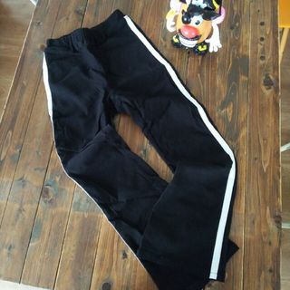 ジーユー(GU)の✩.*˚サイドラインフレアパンツ✩.*Msize(パンツ/スパッツ)