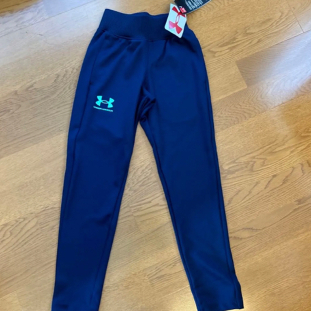 UNDER ARMOUR(アンダーアーマー)のジャージ　パンツ キッズ/ベビー/マタニティのキッズ服女の子用(90cm~)(パンツ/スパッツ)の商品写真