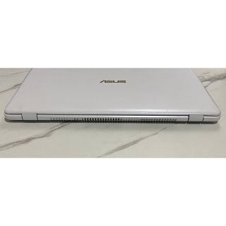 ASUS F542U i3 4GB 1TB HHD第7世代