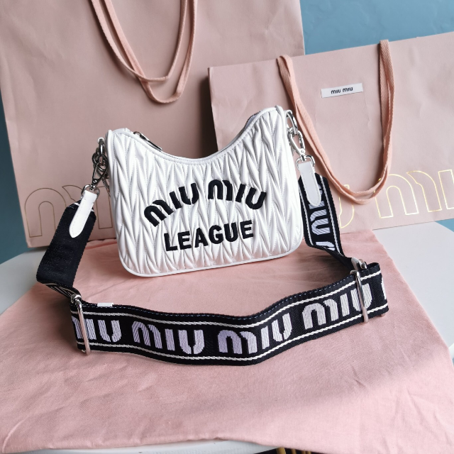 国内外の人気! miumiu MIUマテラッセ ボディバッグ miuMIU miu