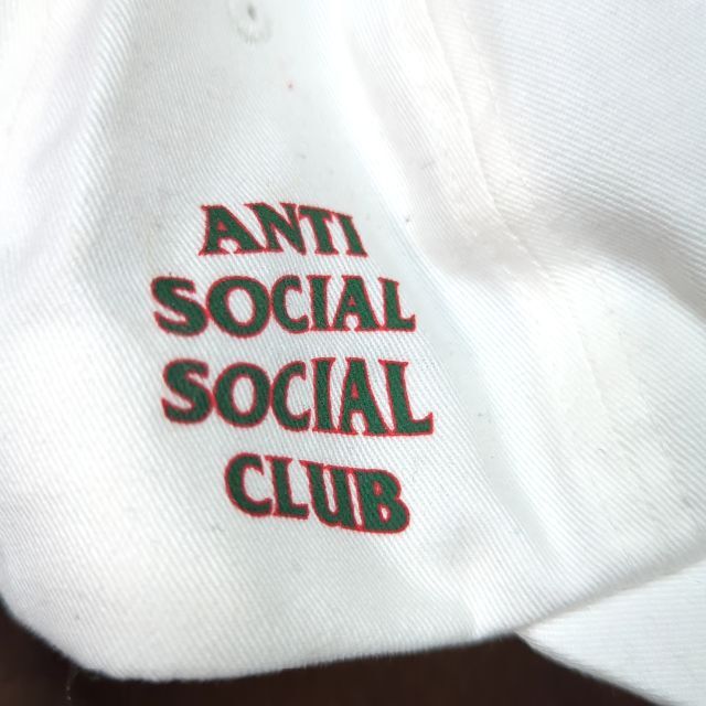 ANTI SOCIAL SOCIAL CLUB(アンチソーシャルソーシャルクラブ)のASSC ホワイト ロゴキャップ メンズの帽子(キャップ)の商品写真