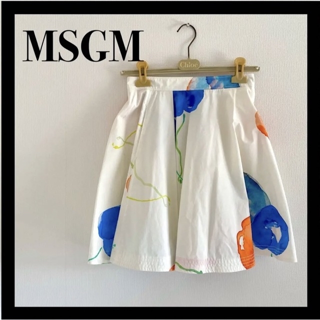 MSGM(エムエスジイエム)のエムエスジーエム★MSGM フレアスカート ひざ丈 40 M 白 花柄レディース レディースのスカート(ひざ丈スカート)の商品写真