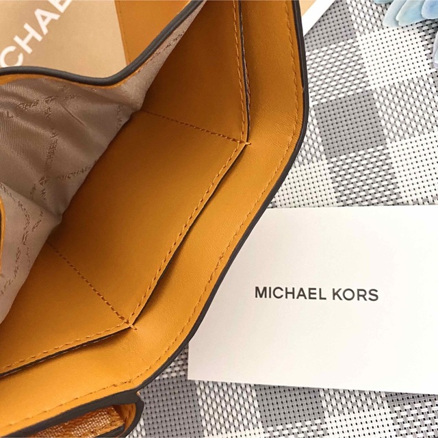 新品☆MICHAEL KORS オレンジ シグネチャー  レザー 折り財布