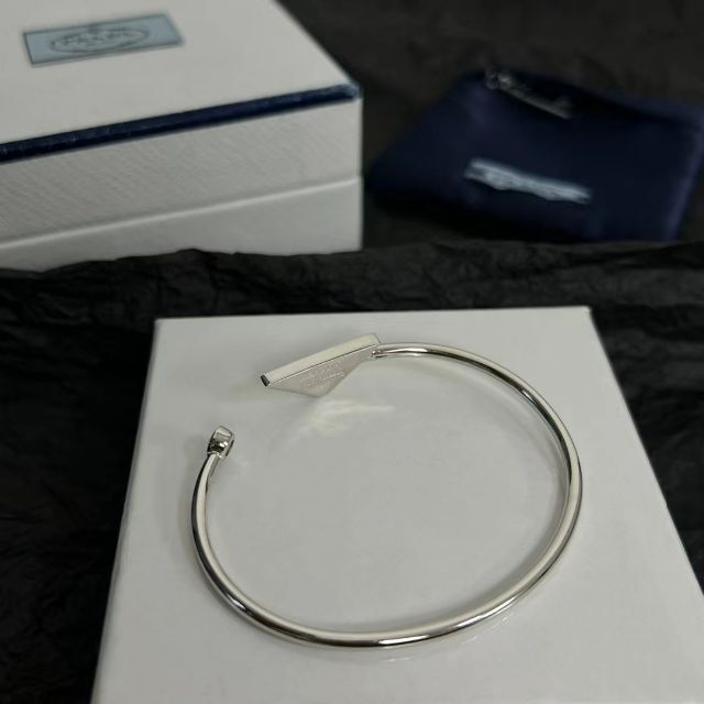 日本製好評 PRADA - 美品! シルバー925 ブレスレットの通販 by よね