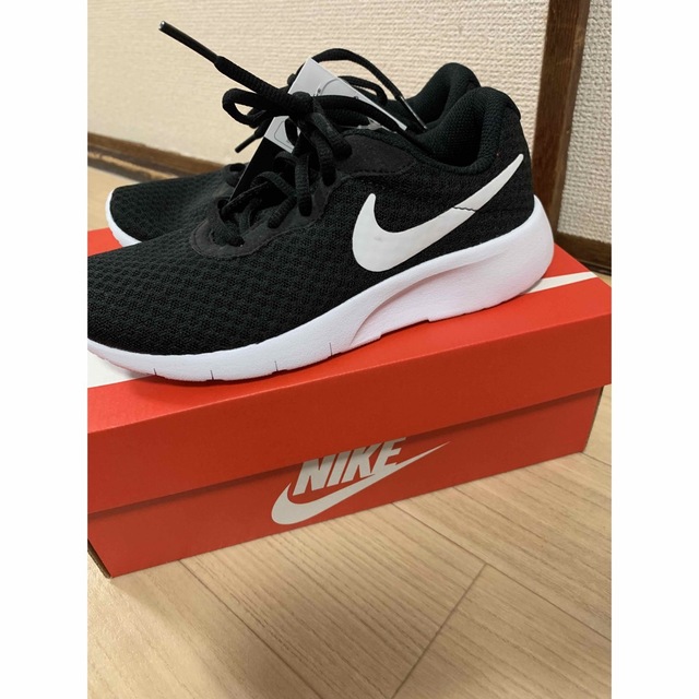 NIKE(ナイキ)のNIKE タンジュン キッズ/ベビー/マタニティのキッズ靴/シューズ(15cm~)(スニーカー)の商品写真