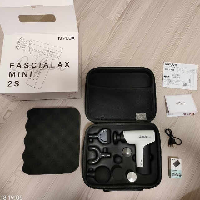 NIPLUX マッサージガン FASCIALAX MINI 2S NP-FX21 スマホ/家電/カメラの美容/健康(マッサージ機)の商品写真