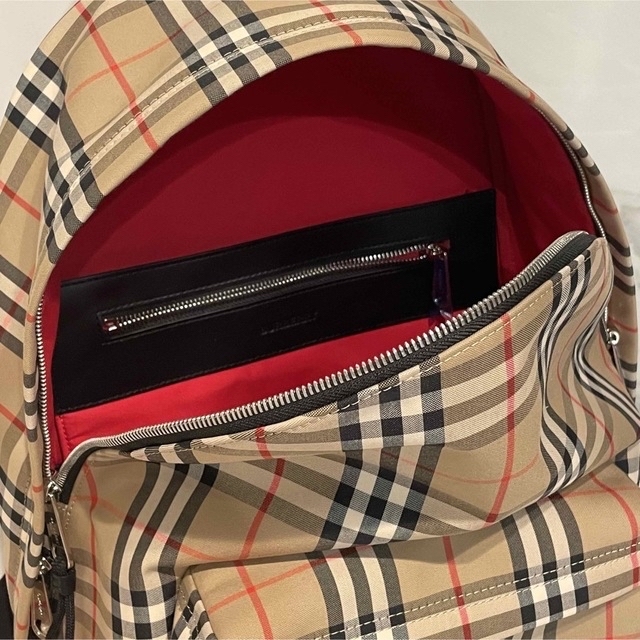 BURBERRY(バーバリー)のほぼ新品未使用　極美品　バーバリー　リュック　ユニセックス レディースのバッグ(リュック/バックパック)の商品写真