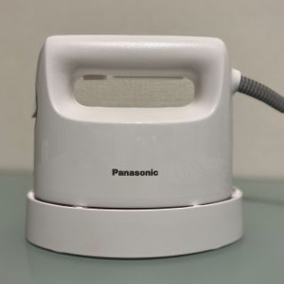 パナソニック(Panasonic)の【ジャンク品】Panasonic 衣類スチーマーNI-FS420-W(アイロン)