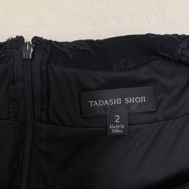 TADASHI SHOJI(タダシショウジ)のタダシショージ　TADASHI SHOJI 半袖レースワンピース　ドレス　黒 レディースのワンピース(ひざ丈ワンピース)の商品写真