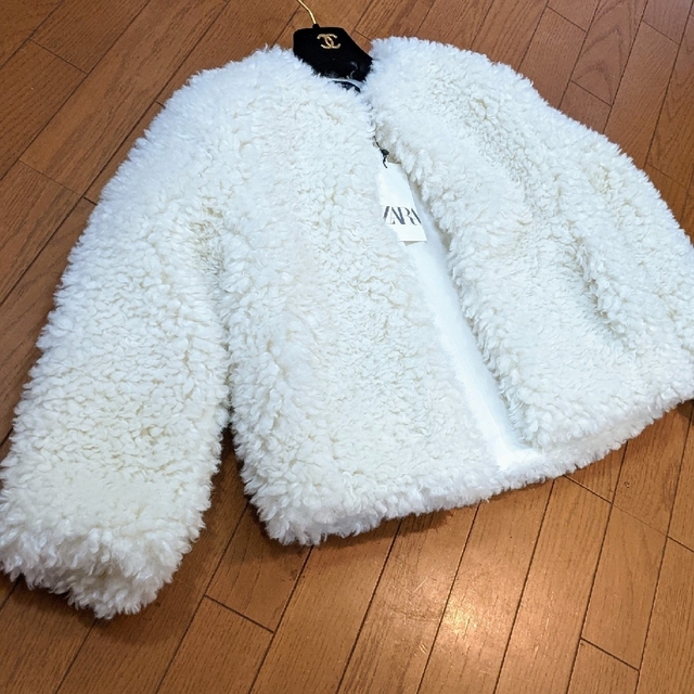 ZARA(ザラ)のZARA✩.*˚ファアージャケット新品未使用タグ付き♥ レディースのジャケット/アウター(ノーカラージャケット)の商品写真