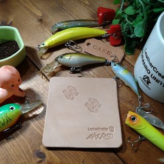 トチギレザー(栃木レザー)の本革コースター1枚✊お魚 星座刻印入り✋ハンドメイド✋老舗高級 栃木ヌメ革(雑貨)