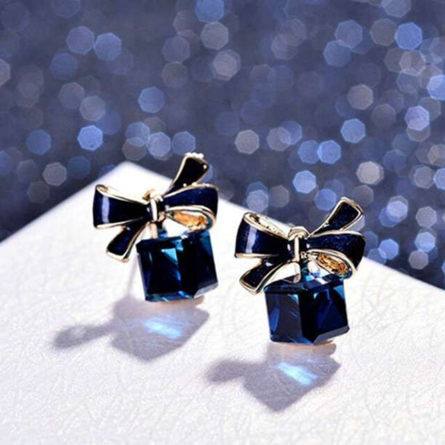 ピアス ブルー リボン ゴールド 両耳 青 綺麗 上品 韓国 オルチャン レディースのアクセサリー(ピアス)の商品写真