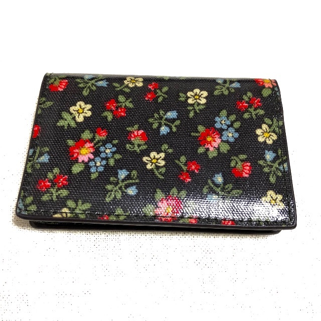 Cath Kidston(キャスキッドソン)のCathKidson カードケース 黒 花柄 レディースのファッション小物(名刺入れ/定期入れ)の商品写真