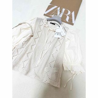 ザラ(ZARA)の匿名配送　新品　ZARA バルーンスリーブ　クロシェ　コットン　Tシャツ　シャツ(シャツ/ブラウス(半袖/袖なし))