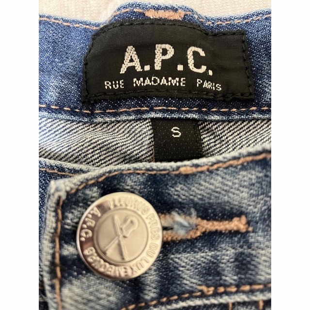 A.P.C(アーペーセー)の美品アーペーセーA.P.C.デニムショートパンツSサイズ　Mの方にも。 レディースのパンツ(ショートパンツ)の商品写真