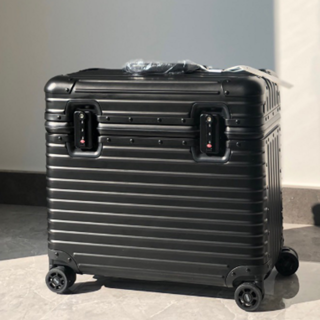 RIMOWA リモワ PILOT パイロット トパーズ 34L 機内持込可 新品 - バッグ RIMOWA リモワ PILOT パイロット トパーズ 34L 機内持込可 新品 - バッグ