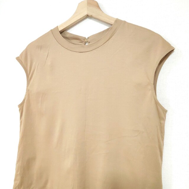 Noble(ノーブル)のノーブル SLEEVELESS LONG Tシャツ ノースリーブベージュ レディースのトップス(カットソー(半袖/袖なし))の商品写真