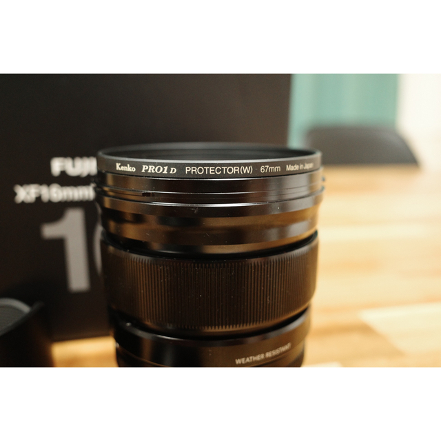 富士フイルム(フジフイルム)のFUJIFILM 富士フィルム XF16mm F1.4 R WR 単焦点レンズ スマホ/家電/カメラのカメラ(レンズ(単焦点))の商品写真