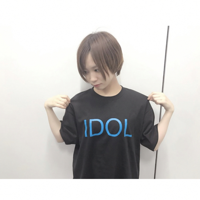 【最終出品値下げ】 BiSH IDOL Tシャツ 青文字　Mサイズ エンタメ/ホビーのタレントグッズ(ミュージシャン)の商品写真