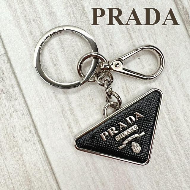 プラダ PRADA キーホルダー キーリング バッグチャーム 三角プレート