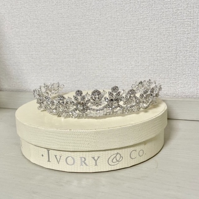 Vera Wang(ヴェラウォン)のIvory&co Alexandraティアラ ハンドメイドのウェディング(ヘッドドレス/ドレス)の商品写真