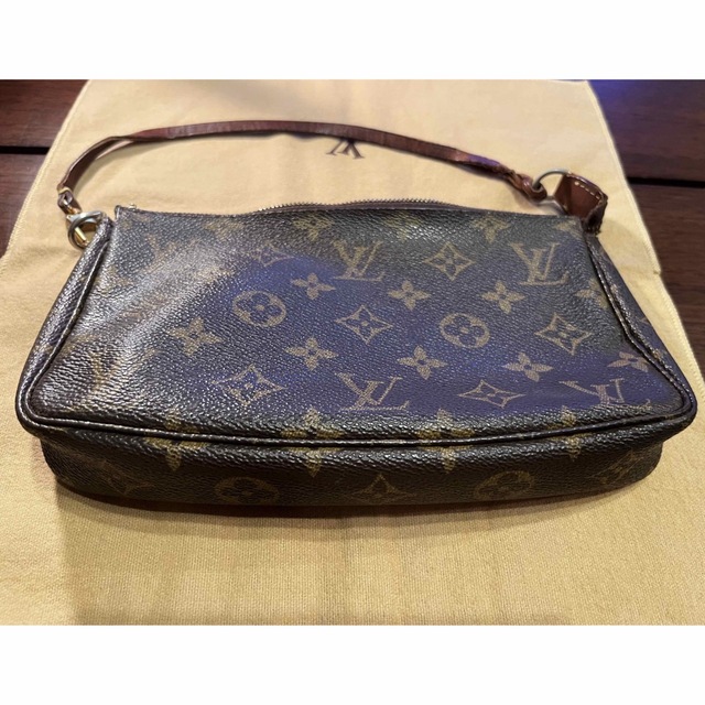 LOUIS VUITTON(ルイヴィトン)のルイヴィトン　アクセサリーポーチ　モノグラム レディースのバッグ(ハンドバッグ)の商品写真