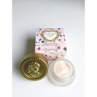 レメルヴェイユーズラデュレ(Les Merveilleuses LADUREE)の新品未使用レ・メルヴェイユーズラデュレ トリートメント　デイセラム(美容液)(ラ(美容液)