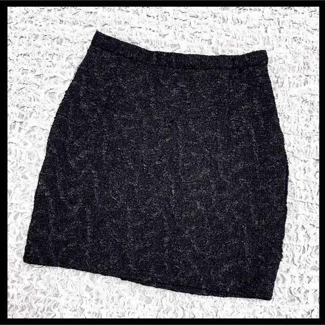 ZARA(ザラ)のバック ジップ リングチャック タイト ミニスカート ブラック ちりめん生地風 レディースのスカート(ミニスカート)の商品写真
