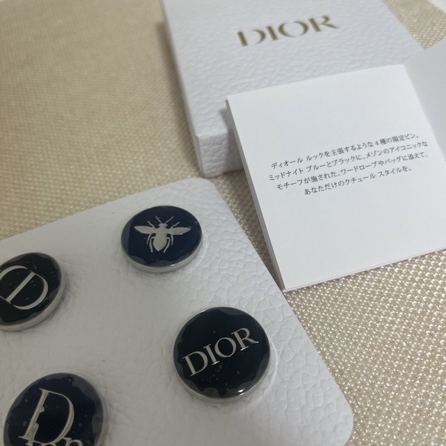 Dior(ディオール)のDior ピンバッジ レディースのアクセサリー(ブローチ/コサージュ)の商品写真