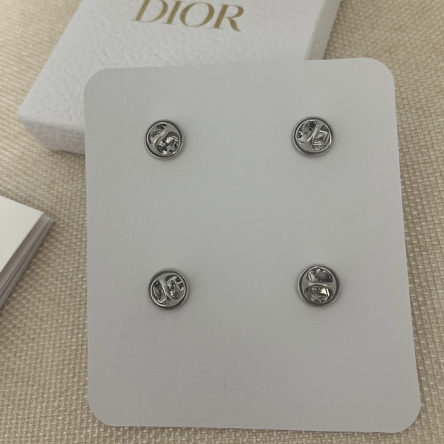 Dior(ディオール)のDior ピンバッジ レディースのアクセサリー(ブローチ/コサージュ)の商品写真