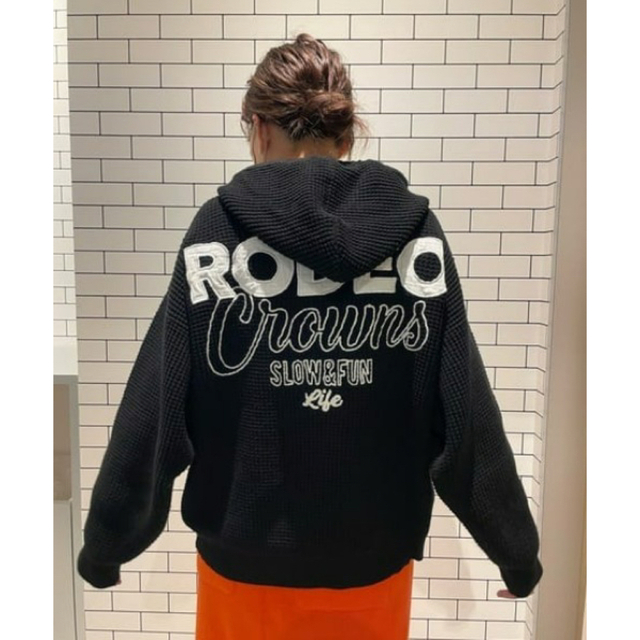 RODEO CROWNS WIDE BOWL(ロデオクラウンズワイドボウル)の【RODEO CROWNS】CROSS LOGOワッフルニットフーディ レディースのトップス(パーカー)の商品写真