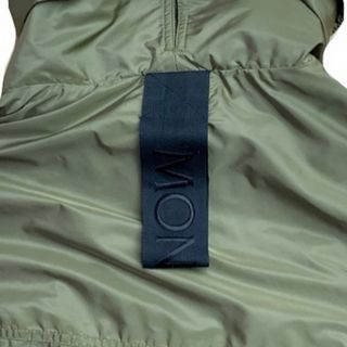 モンクレール(MONCLER)のモンクレール　カーキ　ナイロン　パーカー(ナイロンジャケット)