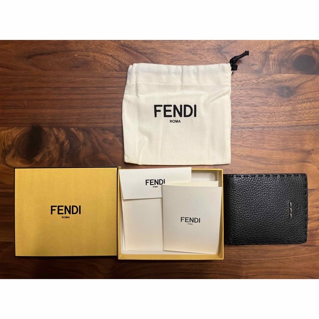 FENDI  セレリア二つ折り財布