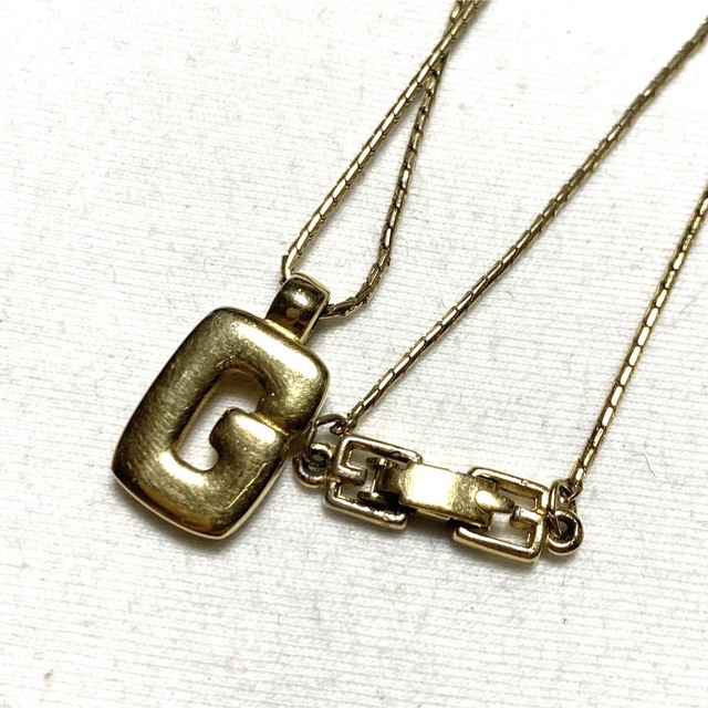 givenchy vintage ロゴネックレス 1