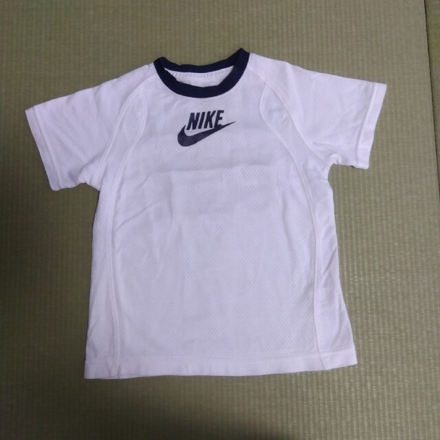 NIKE(ナイキ)の120 NIKE白T キッズ/ベビー/マタニティのキッズ服男の子用(90cm~)(Tシャツ/カットソー)の商品写真