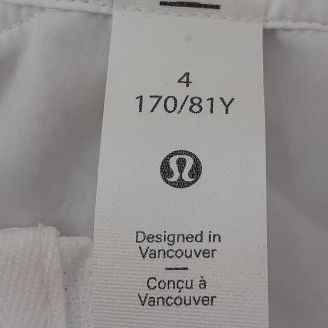 lululemon(ルルレモン)のルルレモン ブルゾン サイズ4 XL美品  - 白 レディースのジャケット/アウター(ブルゾン)の商品写真