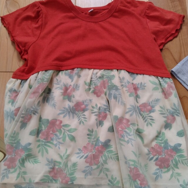 女のコ１３０センチ夏用トップス キッズ/ベビー/マタニティのキッズ服女の子用(90cm~)(Tシャツ/カットソー)の商品写真