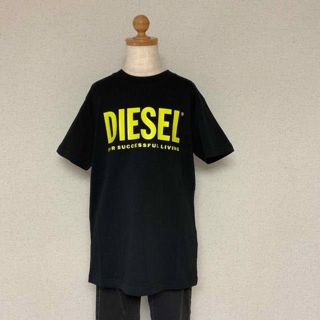 洗練されたデザイン　DIESEL　KIDS　Tシャツ　ロゴ　ブラック　4Y