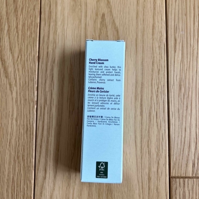 L'OCCITANE(ロクシタン)の〈専用〉L'OCCITANE 桜 ハンドクリーム 30ml コスメ/美容のボディケア(ハンドクリーム)の商品写真